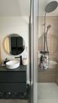 Salle de bain rénovée avec grande douche familiale aux Batignolles – Paris 17