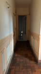 Couloir terne avant rénovation 