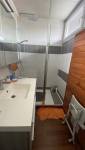 Rénovation de salle de bain avec l'objectif d'agrandir l'espace 