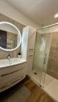 Salle de bain moderne douche La Maison Des Travaux Nimes