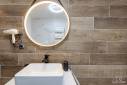 Carrelage de salle de bain imitation parquet