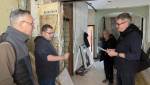 Réunion de suivi de chantier par l'architecte avec les entreprises 