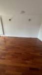 un sol sombre dans ce salon au Chesnay