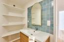 colombes-92700_salle-de-bain-optimisee_03-meuble-vasque-miroir-carrelage-bleu