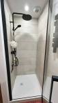 Douche après salle de bain rénovée moderne La Maison Des Travaux Bruz