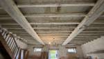 Plafond en poutres apparentes d'une maison ancienne