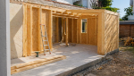 Extension de maison en bois à Gorron (53120) : un agrandissement lumineux et ouvert sur le jardin