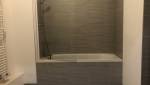 Salle de bain avant rénovation baignoire