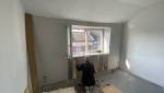Isolation des murs de façade sur supports rails, laine de verre et BA13