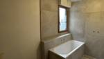 Baignoire installé, tablier carrelé 