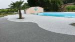 Revêtement autour de la piscine