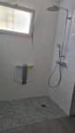 Travaux maçonnerie et carrelage douche à l'italienne XXL pour salle d'eau PMR à Penchard (77)