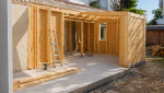 Extension de maison en bois à Gorron (53120) : un agrandissement lumineux et ouvert sur le jardin