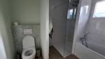 Séparation des WC dans la salle de bain par une cloison toute hauteur - Meximieux 01