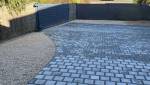 Cour pavée terminée – aménagement extérieur réalisé avec La Maison Des Travaux