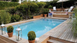 piscine hors sol avec plage de piscine en bois