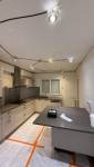 Rénovation de maison près de Vigneux-de-Bretagne : isolation sous toiture, VMC, PAC air/air et peinture pour un meilleur confort cuisine avant