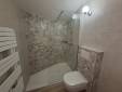 Rénovation de salle de bain avec revêtement à motif floral - Meximieux 01800