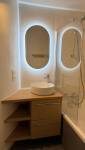 Résultat final d’une salle de bain rénovée après problèmes d’humidité