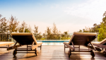 terrasse au bord de la piscine