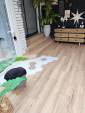 Rénovation de sol intérieur avec pose de stratifié et carrelage hexagonal à l'entrée du séjour - Sainte-Anastasie-sur-Issole 83136