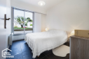 Deuxième chambre sobre et confortable