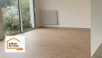 Détail du nouveau sol posé à Tréffiagat après préparation du support et mise en place d’une sous-couche pour un rendu durable et confortable.
