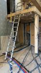 Création d’une mezzanine pour exploiter la hauteur sous plafond de la grange.