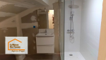 Zoom sur l’étape des finitions : l’avant-dernière ligne droite vers une salle de bain entièrement repensée, entre plomberie, cloisonnage et agencement sur-mesure.