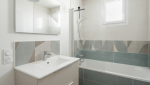 Surélévation de maison à Rezé (44400) - salle de bain parentale à l'étage