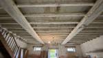 Plafond en poutres apparentes d'une maison ancienne