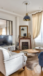 Salon d'un appartement au Chesnay avec verrière