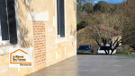 Création d’une terrasse béton lissée près de Fumel : un aménagement extérieur durable avec évacuation des eaux optimisée, orchestré par Sandrine Férin – La Maison Des Travaux Marmande.
