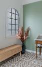  Décoration intérieure de maison avec buanderie en vert sauge et sol en carreaux de ciment - La Crau 83260