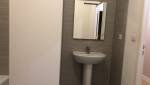 Salle de bain avant rénovation miroir et vasque