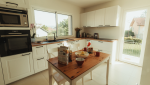  cuisine moderne Thoiry, rénovation cuisine Gex, cuisine blanche contemporaine, cuisine sur mesure Pays de Gex, travaux cuisine maison