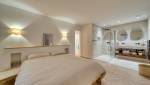 salle de bain ouverte : un beau volume pour cette suite parentale dans le Grésivaudan