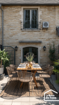 Terrasse extérieure conviviale attenante à une maison individuelle