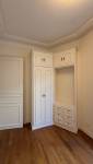 Placard sur mesure et porte d'origine rafraîchie