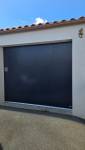 Nouvelle porte de garage coloris grise vue extérieure