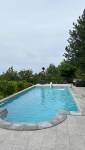 Piscine coque ou piscine béton : laquelle choisir ?