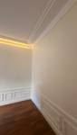 Corniche lumineuse indirecte et cimaises