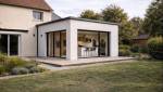 Extension maison toit plat enduit blanc à Francheville 69340