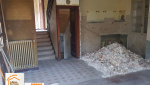 rénovation pièce de vie, poêle à bois maison ancienne, faux plafond spots LED, carrelage effet pierre intérieur, rénovation maison Haute-Savoie