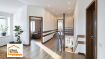 Pose d’un parquet sur l’ensemble de l’étage d’une maison à Aix-en-Provence. Une rénovation intérieure qui harmonise les volumes, améliore la circulation et modernise les espaces de vie.