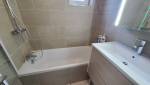 Salle de bain finalisée avec baignoire et meuble vasque à Courrières