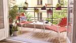 Petit balcon urbain avec sol en lames composite
