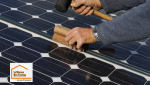 Installation de panneaux photovoltaïques sur une maison à Venelles (13770). Projet de rénovation énergétique accompagné par Laurent Nemer, courtier en travaux de La Maison Des Travaux Aix-en-Provence.