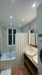 Une salle de bain avec un cachet fou à Versailles