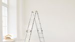Chambre rénovée près de Pont-l'Abbé avec murs blancs et finitions soignées. Une rénovation intérieure pensée pour maximiser la lumière naturelle et créer une ambiance plus agréable au quotidien.